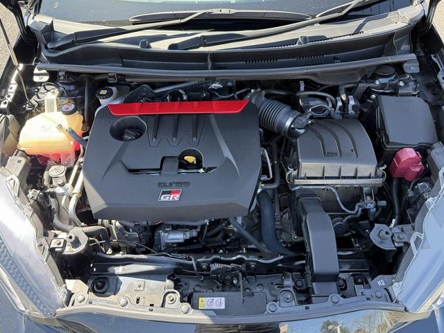 ＧＲヤリス ＲＣ　禁煙車　６速ＭＴ車　冷却スプレー機能付きインタークーラー　オートエアコン　４ＷＤ　純正オーディオ　ＵＳＢ端子　ＬＥＤヘッドライト　アイドリングストップ　純正１８インチアルミホイール　ステリモ（20枚目）