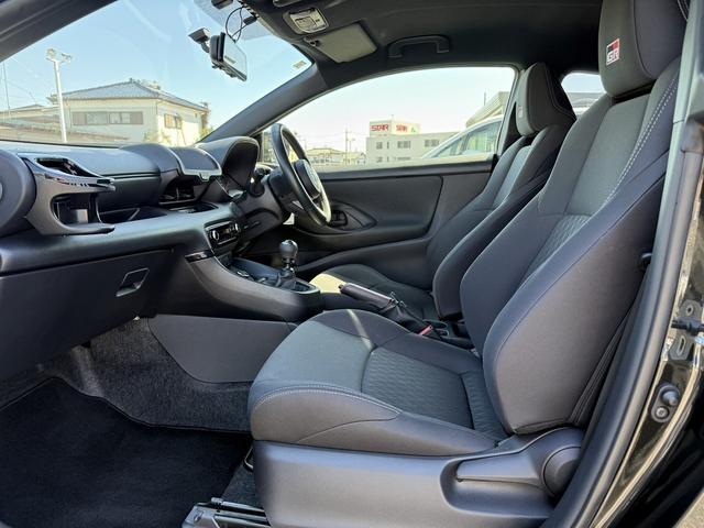 ＧＲヤリス ＲＣ　禁煙車　６速ＭＴ車　冷却スプレー機能付きインタークーラー　オートエアコン　４ＷＤ　純正オーディオ　ＵＳＢ端子　ＬＥＤヘッドライト　アイドリングストップ　純正１８インチアルミホイール　ステリモ（39枚目）