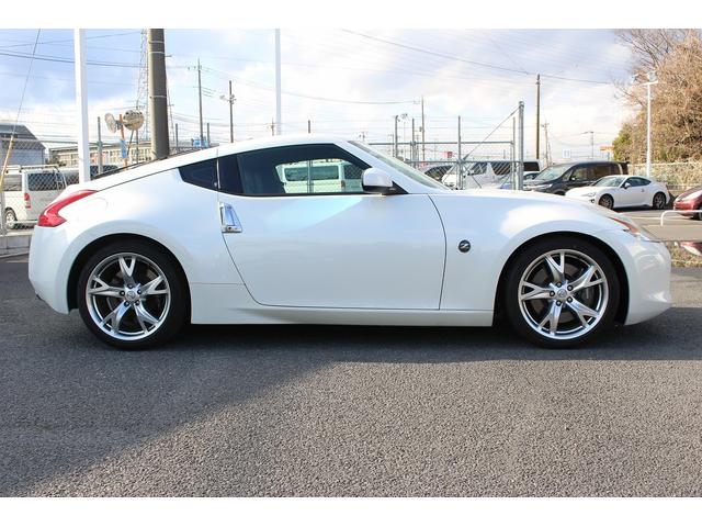 フェアレディＺ バージョンＳＴ　禁煙車　純正ナビ　パドルシフト　パワーシート　シートヒーター　ＢＯＳＥサウンドスピーカー　純正１９インチアルミホイール　純正キセノンヘッドランプ　ステアリングリモコンスイッチ（9枚目）