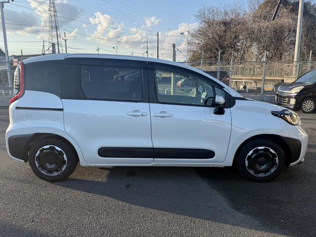 シエンタ Ｚ　禁煙車　パノラマミックビューモニター　ＯＰＥＴＣ２．０ユニット　純正１０．５インチディスプレイオーディオプラス　フルセグ　衝突軽減　レーダークルーズコントロール　両側電動スライドドア　クリアランスソナ（10枚目）