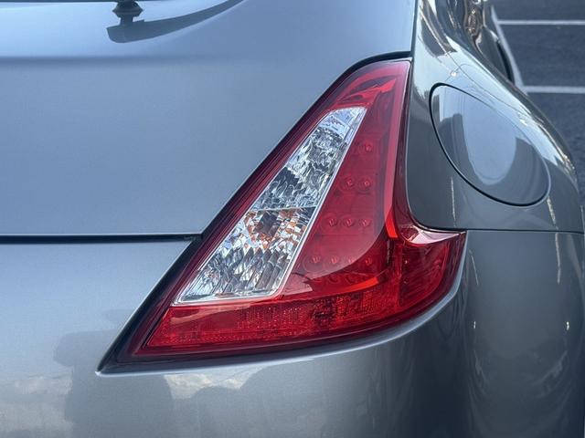 フェアレディＺ バージョンＳＴ　禁煙車　寒冷地仕様　ハーフレザーシート　純正ナビ　Ｂカメラ　電動格納ミラー　シートヒーター　Ｂｌｕｅｔｏｏｔｈ接続　盗難防止システム　キーレスエントリー　スマートキー　パドルシフト　オートライト（20枚目）