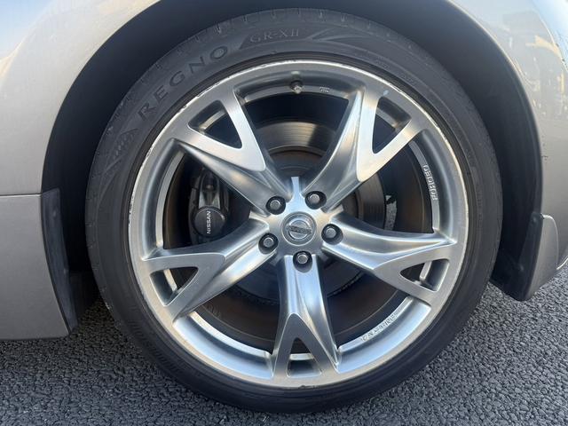 フェアレディＺ バージョンＳＴ　禁煙車　寒冷地仕様　ハーフレザーシート　純正ナビ　Ｂカメラ　電動格納ミラー　シートヒーター　Ｂｌｕｅｔｏｏｔｈ接続　盗難防止システム　キーレスエントリー　スマートキー　パドルシフト　オートライト（24枚目）