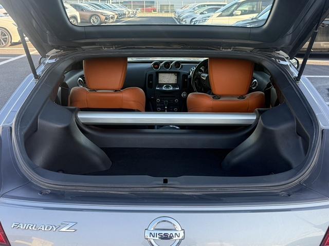 フェアレディＺ バージョンＳＴ　禁煙車　寒冷地仕様　ハーフレザーシート　純正ナビ　Ｂカメラ　電動格納ミラー　シートヒーター　Ｂｌｕｅｔｏｏｔｈ接続　盗難防止システム　キーレスエントリー　スマートキー　パドルシフト　オートライト（33枚目）