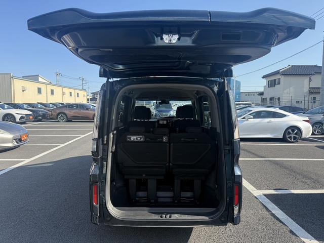 ステップワゴンスパーダ ｅ：ＨＥＶスパーダ　Ｇ　ホンダセンシング　禁煙車　純正ナビ　フルセグ　Ｂカメラ　衝突軽減　レーダークルーズコントロール　両側電動スライドドア　わくわくゲート　クリアランスソナー　パークアシスト　レーンアシスト　電動格納ミラー　ウォークスルー（32枚目）