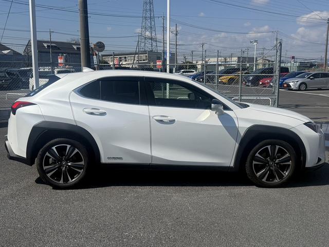 ＵＸ ＵＸ２５０ｈ　バージョンＬ　禁煙車　純正１２．３インチコネクトナビ白革シート　フルセグ　Ｓ・Ｂカメラ　レクサスセーフティシステムアダプティブクルーズコントロール　シートヒーター　電動リアゲート　ブラインドスポットモニター　ＥＴＣ（10枚目）