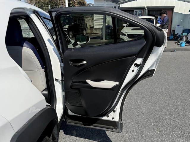 ＵＸ ＵＸ２５０ｈ　バージョンＬ　禁煙車　純正１２．３インチコネクトナビ白革シート　フルセグ　Ｓ・Ｂカメラ　レクサスセーフティシステムアダプティブクルーズコントロール　シートヒーター　電動リアゲート　ブラインドスポットモニター　ＥＴＣ（32枚目）