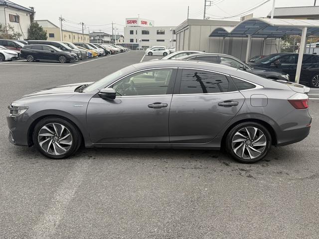 大好評のボディコーティング「ハイモースコート」もご納車までに施工可能。雨染みや線傷など中古車だからと諦めていませんか？ピカピカの状態でお乗り出しいただけます。