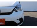 ｅ：ＨＥＶベーシック　禁煙車　ホンダセンシング　社外ナビ　衝突軽減ブレーキ　運転支援システム　ホールドブレーキ　ビルドインＥＴＣ　車線逸脱警報　アダプティブクルーズコントロール　Ｂｌｕｅｔｏｏｔｈ接続　コーナーセンサー（28枚目）