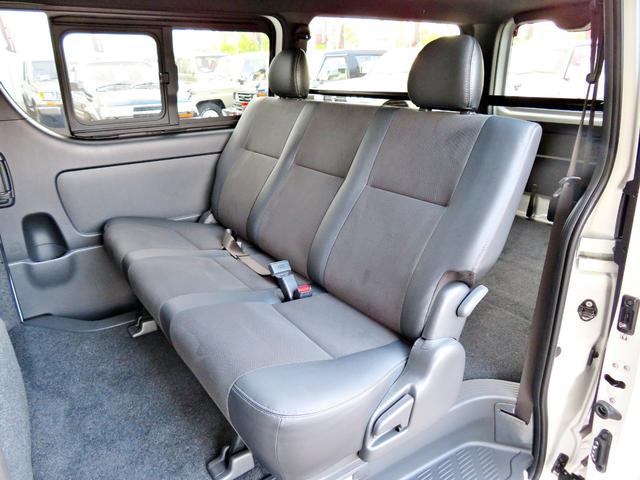 ハイエースバン スーパーGL ダークプライムII 新車未登録/7型/6AT/2800ccディーゼルターボ/415コブラフルエアロ/18インチAW/両側出しマフラーカッター/ワイパーカウル/ルーフスポイラー/イエローキャリパーカバー/フルセグTV/(9枚目)