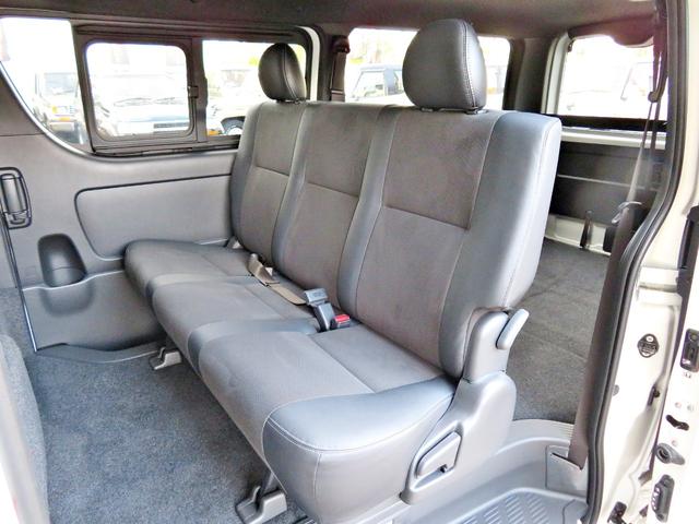 ハイエースバン スーパーGL ダークプライムII 新車未登録/7型/6AT/2800ccディーゼルターボ/415コブラフルエアロ/18インチAW/両側出しマフラーカッター/ワイパーカウル/ルーフスポイラー/イエローキャリパーカバー/フルセグTV/(10枚目)