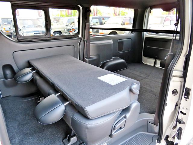 ハイエースバン スーパーGL ダークプライムII 新車未登録/7型/6AT/2800ccディーゼルターボ/415コブラフルエアロ/18インチAW/両側出しマフラーカッター/ワイパーカウル/ルーフスポイラー/イエローキャリパーカバー/フルセグTV/(11枚目)