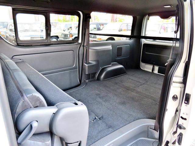 ハイエースバン スーパーGL ダークプライムII 新車未登録/7型/6AT/2800ccディーゼルターボ/415コブラフルエアロ/18インチAW/両側出しマフラーカッター/ワイパーカウル/ルーフスポイラー/イエローキャリパーカバー/フルセグTV/(12枚目)