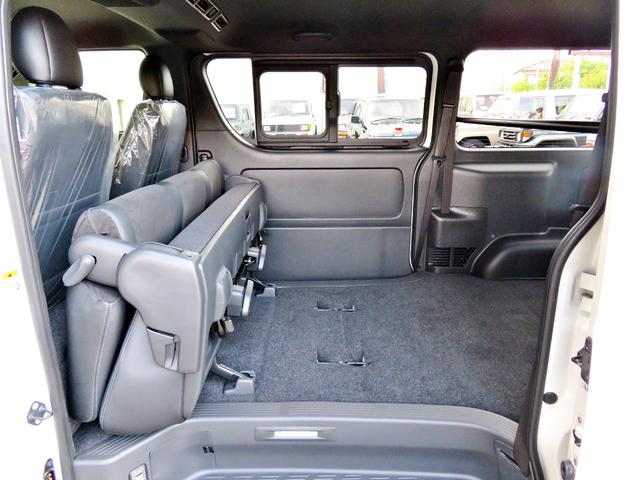 ハイエースバン スーパーGL ダークプライムII 新車未登録/7型/6AT/2800ccディーゼルターボ/415コブラフルエアロ/18インチAW/両側出しマフラーカッター/ワイパーカウル/ルーフスポイラー/イエローキャリパーカバー/フルセグTV/(13枚目)