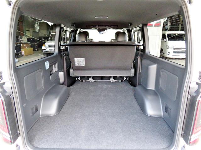 ハイエースバン スーパーGL ダークプライムII 新車未登録/7型/6AT/2800ccディーゼルターボ/415コブラフルエアロ/18インチAW/両側出しマフラーカッター/ワイパーカウル/ルーフスポイラー/イエローキャリパーカバー/フルセグTV/(15枚目)
