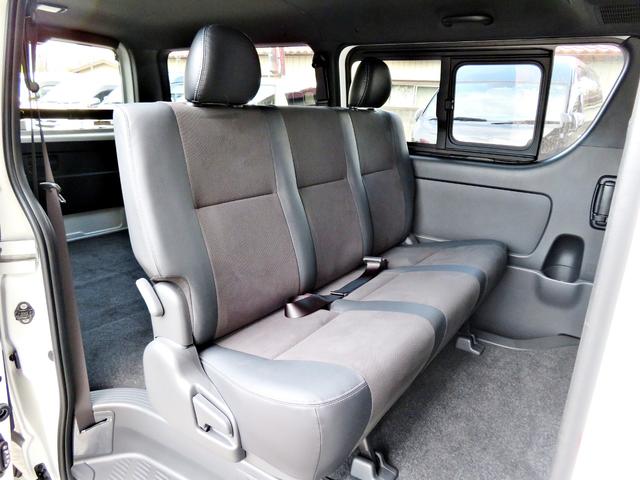 ハイエースバン スーパーGL ダークプライムII 新車未登録/7型/6AT/2800ccディーゼルターボ/415コブラフルエアロ/18インチAW/両側出しマフラーカッター/ワイパーカウル/ルーフスポイラー/イエローキャリパーカバー/フルセグTV/(19枚目)