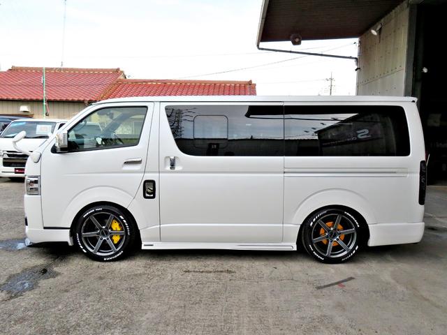 ハイエースバン スーパーGL ダークプライムII 新車未登録/7型/6AT/2800ccディーゼルターボ/415コブラフルエアロ/18インチAW/両側出しマフラーカッター/ワイパーカウル/ルーフスポイラー/イエローキャリパーカバー/フルセグTV/(32枚目)