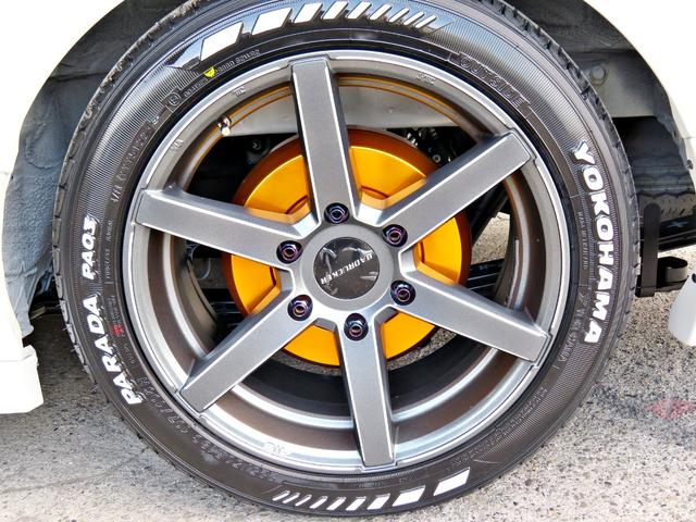 ハイエースバン スーパーGL ダークプライムII 新車未登録/7型/6AT/2800ccディーゼルターボ/415コブラフルエアロ/18インチAW/両側出しマフラーカッター/ワイパーカウル/ルーフスポイラー/イエローキャリパーカバー/フルセグTV/(38枚目)