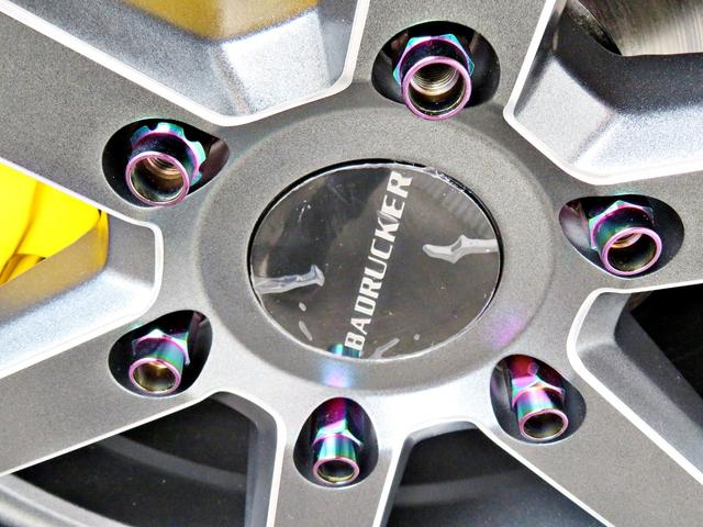 ハイエースバン スーパーGL ダークプライムII 新車未登録/7型/6AT/2800ccディーゼルターボ/415コブラフルエアロ/18インチAW/両側出しマフラーカッター/ワイパーカウル/ルーフスポイラー/イエローキャリパーカバー/フルセグTV/(41枚目)