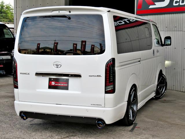 ハイエースバン スーパーGL ダークプライムII 新車未登録/7型/6AT/2800ccディーゼルターボ/415コブラフルエアロ/18インチAW/両側出しマフラーカッター/ワイパーカウル/ルーフスポイラー/イエローキャリパーカバー/フルセグTV/(43枚目)