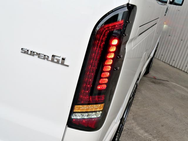 ハイエースバン スーパーGL ダークプライムII 新車未登録/7型/6AT/2800ccディーゼルターボ/415コブラフルエアロ/18インチAW/両側出しマフラーカッター/ワイパーカウル/ルーフスポイラー/イエローキャリパーカバー/フルセグTV/(47枚目)