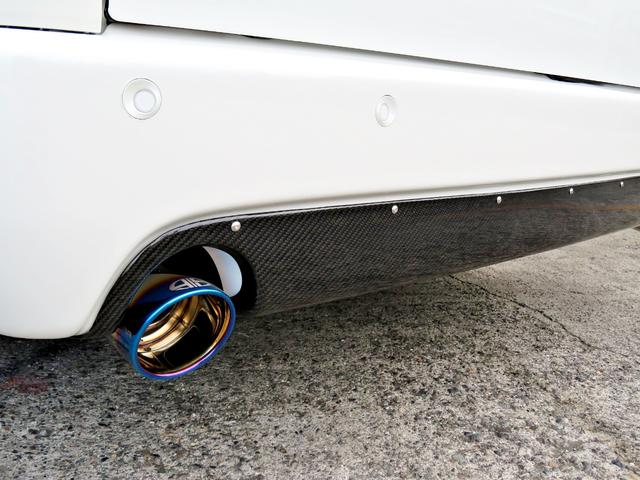 ハイエースバン スーパーGL ダークプライムII 新車未登録/7型/6AT/2800ccディーゼルターボ/415コブラフルエアロ/18インチAW/両側出しマフラーカッター/ワイパーカウル/ルーフスポイラー/イエローキャリパーカバー/フルセグTV/(50枚目)