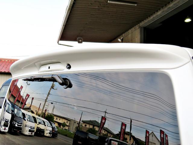 ハイエースバン スーパーGL ダークプライムII 新車未登録/7型/6AT/2800ccディーゼルターボ/415コブラフルエアロ/18インチAW/両側出しマフラーカッター/ワイパーカウル/ルーフスポイラー/イエローキャリパーカバー/フルセグTV/(51枚目)