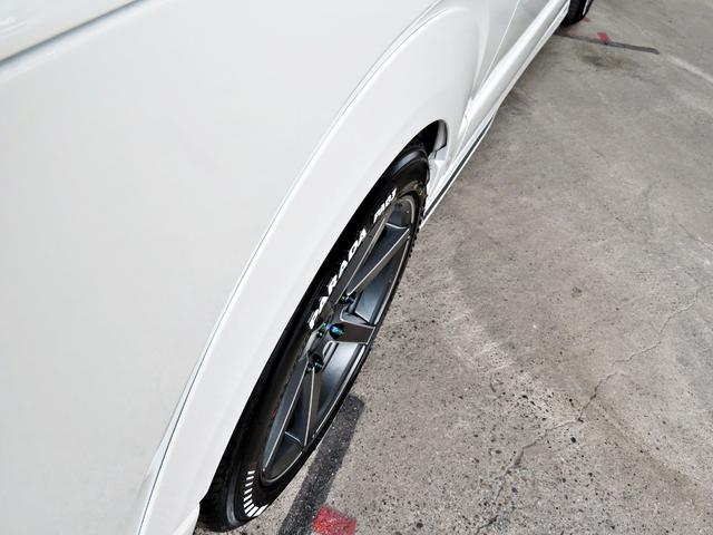 ハイエースバン スーパーGL ダークプライムII 新車未登録/7型/6AT/2800ccディーゼルターボ/415コブラフルエアロ/18インチAW/両側出しマフラーカッター/ワイパーカウル/ルーフスポイラー/イエローキャリパーカバー/フルセグTV/(53枚目)