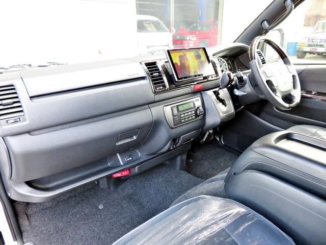 ハイエースバン スーパーGL ダークプライムII 新車未登録/7型/6AT/2800ccディーゼルターボ/415コブラフルエアロ/18インチAW/両側出しマフラーカッター/ワイパーカウル/ルーフスポイラー/イエローキャリパーカバー/フルセグTV/(56枚目)