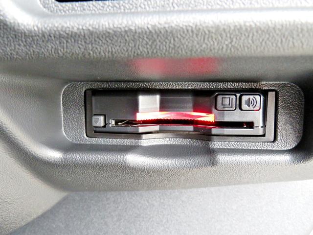 ハイエースバン スーパーGL ダークプライムII 新車未登録/7型/6AT/2800ccディーゼルターボ/415コブラフルエアロ/18インチAW/両側出しマフラーカッター/ワイパーカウル/ルーフスポイラー/イエローキャリパーカバー/フルセグTV/(64枚目)