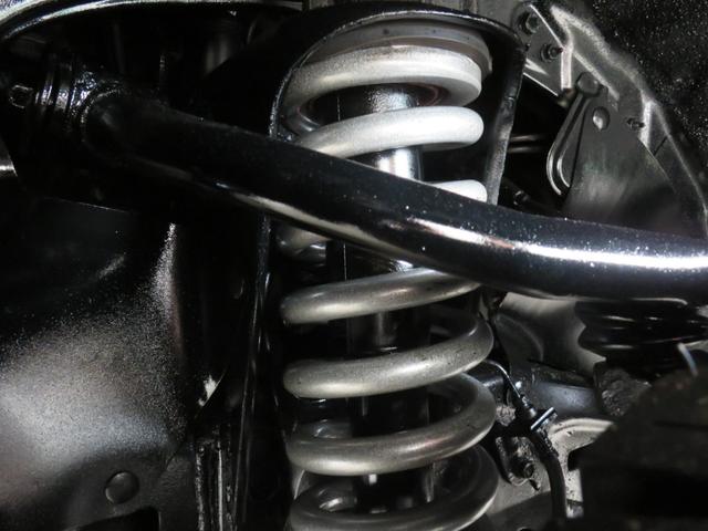 ハイラックスサーフ ＳＳＲ－Ｇ　２インチリフトアップ　ＫＳオリジナルシートカバー　新品ＴＲＤホイール　新品ＢＦグットリッチタイヤ　社外テール　サイドステップ　タコマ風グリル　ＥＴＣ　フルセグ　Ｂｌｕｅｔｏｏｔｈ接続対応ナビ（12枚目）