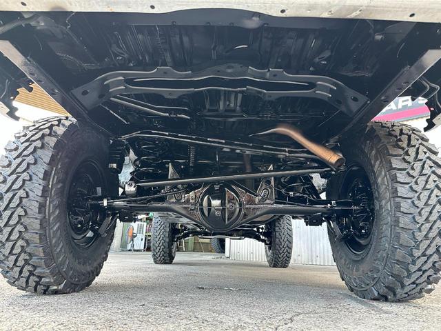 ハイラックスサーフ ＳＳＲ－Ｖ　ブロンズ全塗装済み　ナロー仕様　アイアンバンパー　新品ジオランダーＭＴタイヤ　新品ブラッドレーＶホイール　リフトアップ　ルーフラック　ナルディステアリング（10枚目）