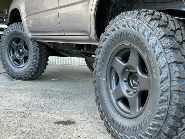 ハイラックスサーフ ＳＳＲ－Ｖ　ブロンズ全塗装済み　ナロー仕様　アイアンバンパー　新品ジオランダーＭＴタイヤ　新品ブラッドレーＶホイール　リフトアップ　ルーフラック　ナルディステアリング（55枚目）
