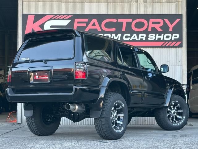 ハイラックスサーフ ＳＳＲ－Ｘ　Ｖセレクション　１８５サーフ　ブラック全塗装済み　クリスタルヘッドライト　ＴＯＹＯＴＡ文字メッシュグリル　グリルガード　ＭＧ　Ｂｅａｓｔホイール　マキシスタイヤ　ガナドールマフラー　新品ブラック＆千鳥柄シートカバー（3枚目）