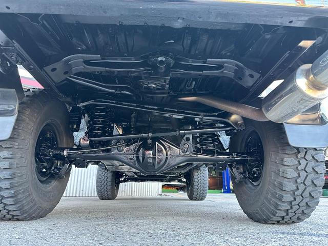 ハイラックスサーフ ＳＳＲ－Ｘ　Ｖセレクション　１８５サーフ　ブラック全塗装済み　クリスタルヘッドライト　ＴＯＹＯＴＡ文字メッシュグリル　グリルガード　ＭＧ　Ｂｅａｓｔホイール　マキシスタイヤ　ガナドールマフラー　新品ブラック＆千鳥柄シートカバー（10枚目）