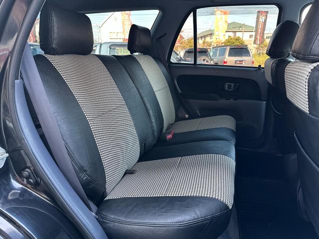 ハイラックスサーフ ＳＳＲ－Ｘ　Ｖセレクション　１８５サーフ　ブラック全塗装済み　クリスタルヘッドライト　ＴＯＹＯＴＡ文字メッシュグリル　グリルガード　ＭＧ　Ｂｅａｓｔホイール　マキシスタイヤ　ガナドールマフラー　新品ブラック＆千鳥柄シートカバー（12枚目）