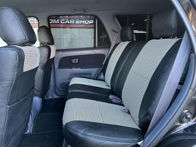 ハイラックスサーフ ＳＳＲ－Ｘ　Ｖセレクション　１８５サーフ　ブラック全塗装済み　クリスタルヘッドライト　ＴＯＹＯＴＡ文字メッシュグリル　グリルガード　ＭＧ　Ｂｅａｓｔホイール　マキシスタイヤ　ガナドールマフラー　新品ブラック＆千鳥柄シートカバー（18枚目）