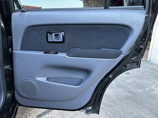 ハイラックスサーフ ＳＳＲ－Ｘ　Ｖセレクション　１８５サーフ　ブラック全塗装済み　クリスタルヘッドライト　ＴＯＹＯＴＡ文字メッシュグリル　グリルガード　ＭＧ　Ｂｅａｓｔホイール　マキシスタイヤ　ガナドールマフラー　新品ブラック＆千鳥柄シートカバー（21枚目）