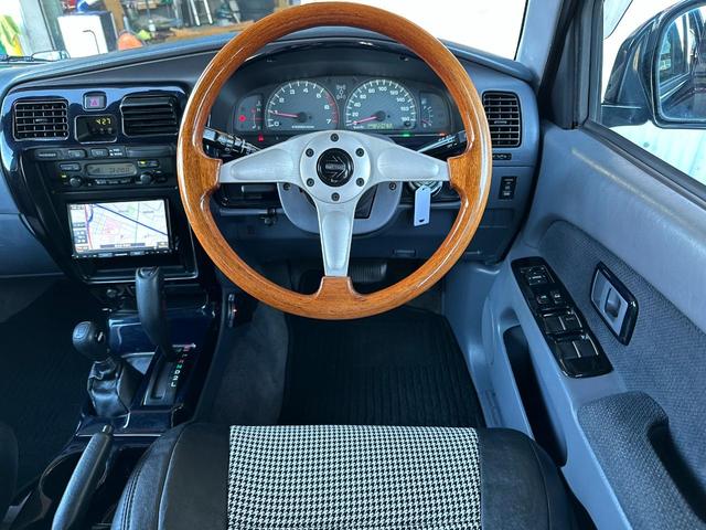 ハイラックスサーフ ＳＳＲ－Ｘ　Ｖセレクション　１８５サーフ　ブラック全塗装済み　クリスタルヘッドライト　ＴＯＹＯＴＡ文字メッシュグリル　グリルガード　ＭＧ　Ｂｅａｓｔホイール　マキシスタイヤ　ガナドールマフラー　新品ブラック＆千鳥柄シートカバー（26枚目）