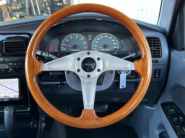 ハイラックスサーフ ＳＳＲ－Ｘ　Ｖセレクション　１８５サーフ　ブラック全塗装済み　クリスタルヘッドライト　ＴＯＹＯＴＡ文字メッシュグリル　グリルガード　ＭＧ　Ｂｅａｓｔホイール　マキシスタイヤ　ガナドールマフラー　新品ブラック＆千鳥柄シートカバー（27枚目）
