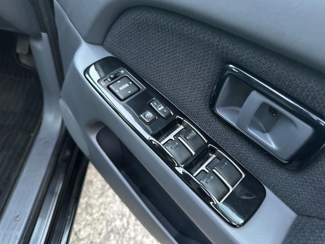 ハイラックスサーフ ＳＳＲ－Ｘ　Ｖセレクション　１８５サーフ　ブラック全塗装済み　クリスタルヘッドライト　ＴＯＹＯＴＡ文字メッシュグリル　グリルガード　ＭＧ　Ｂｅａｓｔホイール　マキシスタイヤ　ガナドールマフラー　新品ブラック＆千鳥柄シートカバー（36枚目）
