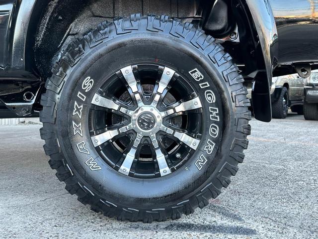 ハイラックスサーフ ＳＳＲ－Ｘ　Ｖセレクション　１８５サーフ　ブラック全塗装済み　クリスタルヘッドライト　ＴＯＹＯＴＡ文字メッシュグリル　グリルガード　ＭＧ　Ｂｅａｓｔホイール　マキシスタイヤ　ガナドールマフラー　新品ブラック＆千鳥柄シートカバー（52枚目）