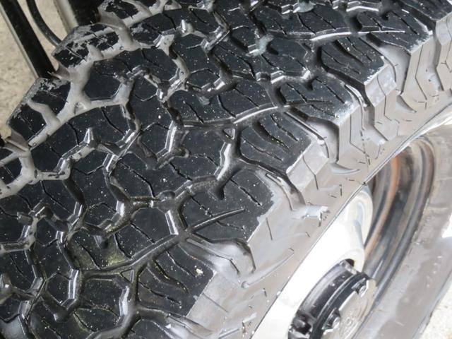 ランドクルーザープラド ＳＸワイド　７８プラド　ナロー仕様　オリーブグリーン全塗装済　新品フルメッキグリル　新品メッキバンパー　新品クリスタルオレンジウインカー　新品クリスタルオレンジコーナー　新品ＬＥＤコンビテール　新品シートカバー（60枚目）