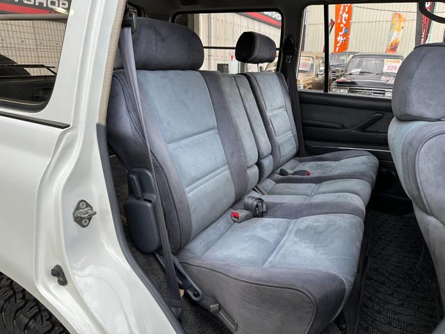ランドクルーザー８０ ＶＸリミテッド　ランクル８０　１ＨＤディーゼルターボ　前後デフロック　新品ホワイト全塗装　ナロー仕様　　純正車高　新品ＫＳオリジナルホイール　新品ＢＦグットリッチタイヤ　サンルーフ　背面タイヤ　クルコン（11枚目）