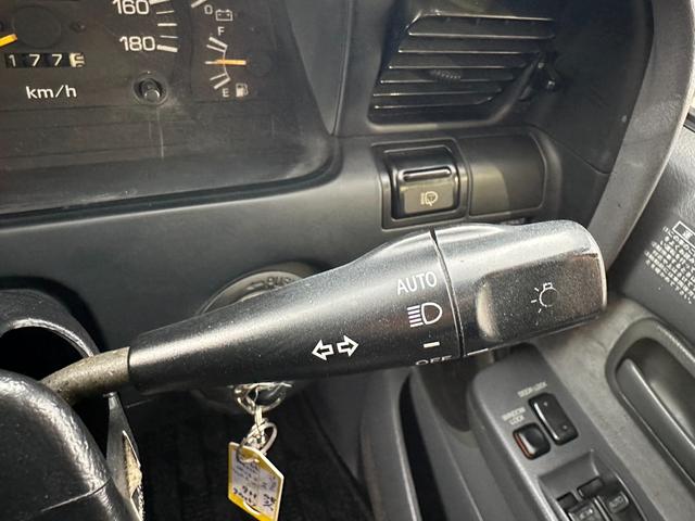 ランドクルーザー８０ ＶＸリミテッド　ランクル８０　１ＨＤディーゼルターボ　前後デフロック　新品ホワイト全塗装　ナロー仕様　　純正車高　新品ＫＳオリジナルホイール　新品ＢＦグットリッチタイヤ　サンルーフ　背面タイヤ　クルコン（34枚目）