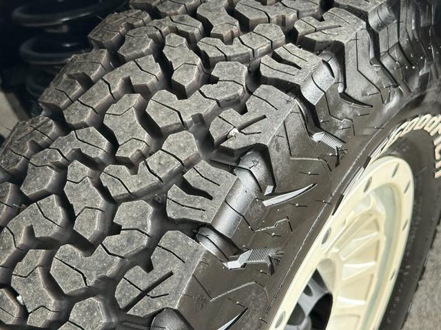 ランドクルーザー８０ ＶＸリミテッド　ランクル８０　１ＨＤディーゼルターボ　前後デフロック　新品ホワイト全塗装　ナロー仕様　　純正車高　新品ＫＳオリジナルホイール　新品ＢＦグットリッチタイヤ　サンルーフ　背面タイヤ　クルコン（57枚目）