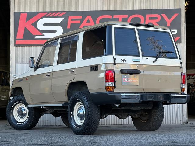 ランドクルーザープラド EXワイド ナローボディ仕様 ベージュホワイトツートン全塗装済み 新品グリル 新品ウインカーレンズ 新品3色LEDコンビテール シートカバー ナルディハンドル ナビ Bカメラ フルセグTV 輸出用ホイール(3枚目)