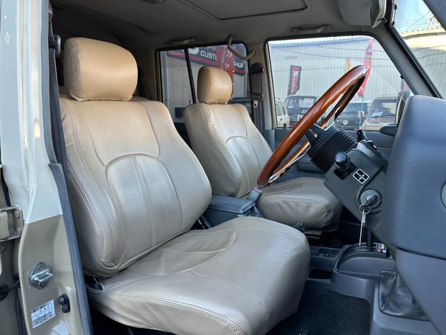 ランドクルーザープラド EXワイド ナローボディ仕様 ベージュホワイトツートン全塗装済み 新品グリル 新品ウインカーレンズ 新品3色LEDコンビテール シートカバー ナルディハンドル ナビ Bカメラ フルセグTV 輸出用ホイール(8枚目)