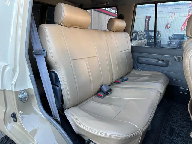 ランドクルーザープラド EXワイド ナローボディ仕様 ベージュホワイトツートン全塗装済み 新品グリル 新品ウインカーレンズ 新品3色LEDコンビテール シートカバー ナルディハンドル ナビ Bカメラ フルセグTV 輸出用ホイール(9枚目)