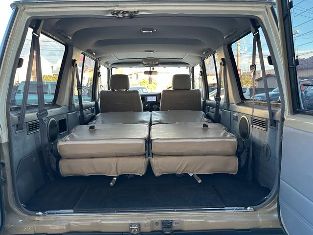 ランドクルーザープラド EXワイド ナローボディ仕様 ベージュホワイトツートン全塗装済み 新品グリル 新品ウインカーレンズ 新品3色LEDコンビテール シートカバー ナルディハンドル ナビ Bカメラ フルセグTV 輸出用ホイール(14枚目)