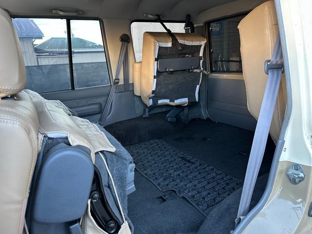 ランドクルーザープラド EXワイド ナローボディ仕様 ベージュホワイトツートン全塗装済み 新品グリル 新品ウインカーレンズ 新品3色LEDコンビテール シートカバー ナルディハンドル ナビ Bカメラ フルセグTV 輸出用ホイール(21枚目)